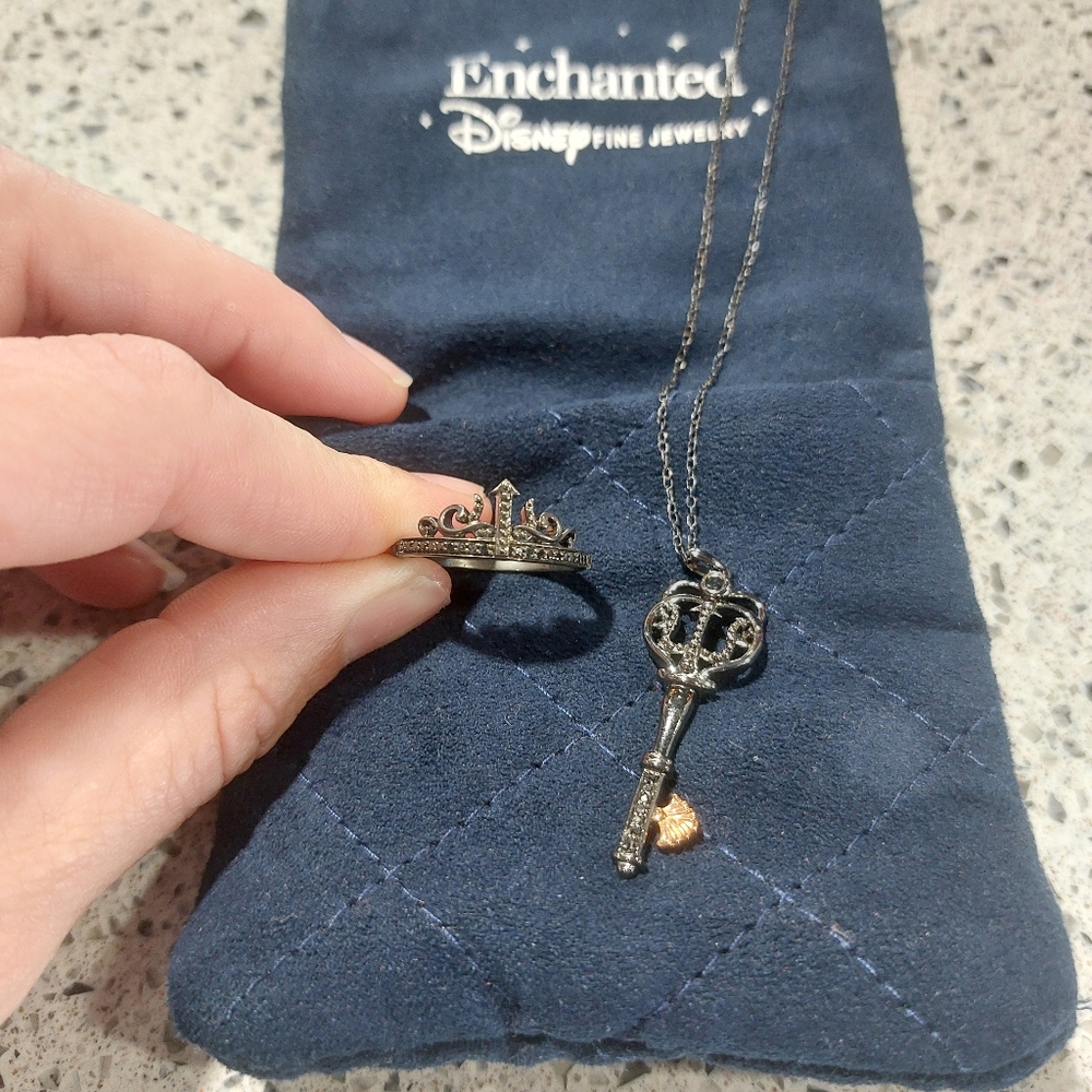 Enchanted Disney Ursula Necklace And Ring